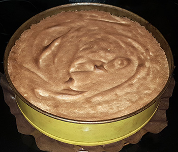 goldgelb backen in der Form kurz abkühlen lassen