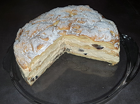 Pflaumen Karamell Torte mit Brandteig-Anschn